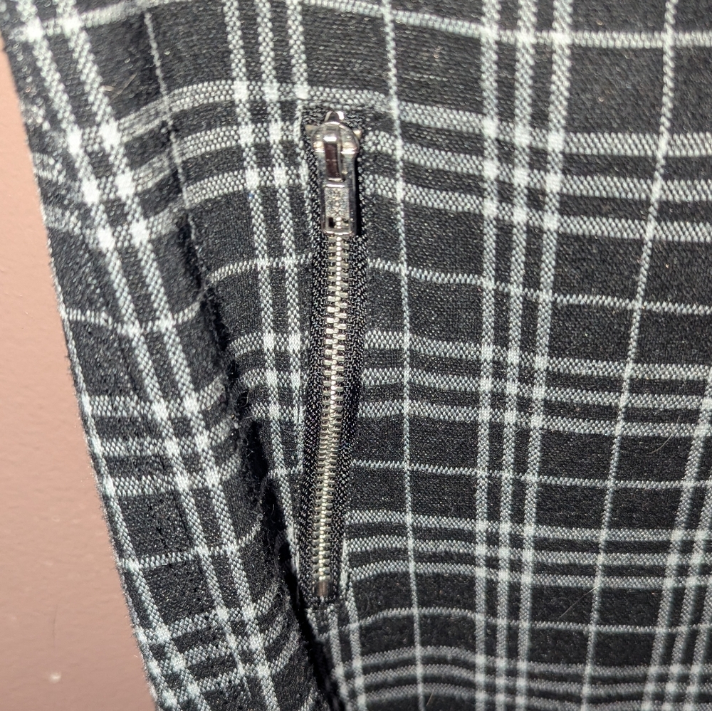 SO Monochrome Plaid Ponte Leggings - Picture 4 of 5